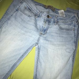 LAST CHANCE!!! Light wash Hollister jeans